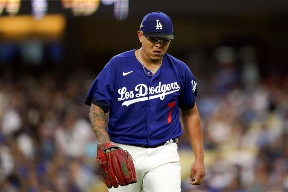 Julio Urías quedó fuera de los Dodgers tras un cargo de violencia doméstica.