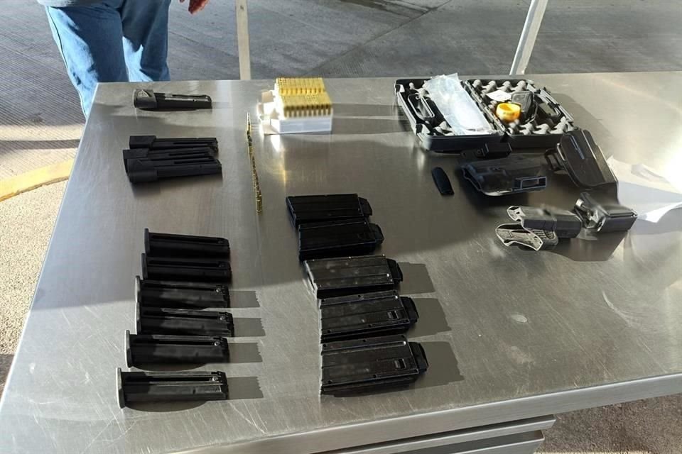 En Coahuila, agentes de la GN detuvieron a dos personas, una de ellas estadounidense, que llevaban cargadores y cartuchos de arma ocultos en una olla, con la intención de ingresarlos a México.