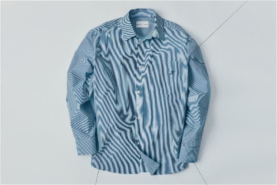 La propuesta de H&M Atelier incluye: Trajes de lana gris seca y relajada que se pueden llevar completos o por separado. Camisas de algodón a rayas en tonos inesperados y corbata tejida.