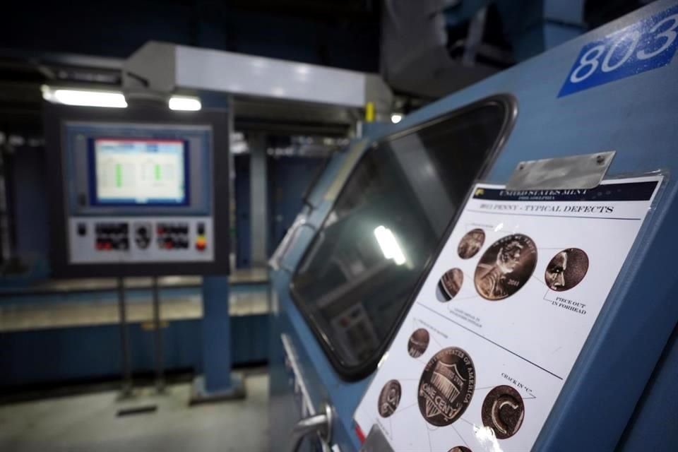 Prensa de acuñación de centavos en la Casa de la Moneda de Estados Unidos en Filadelfia.