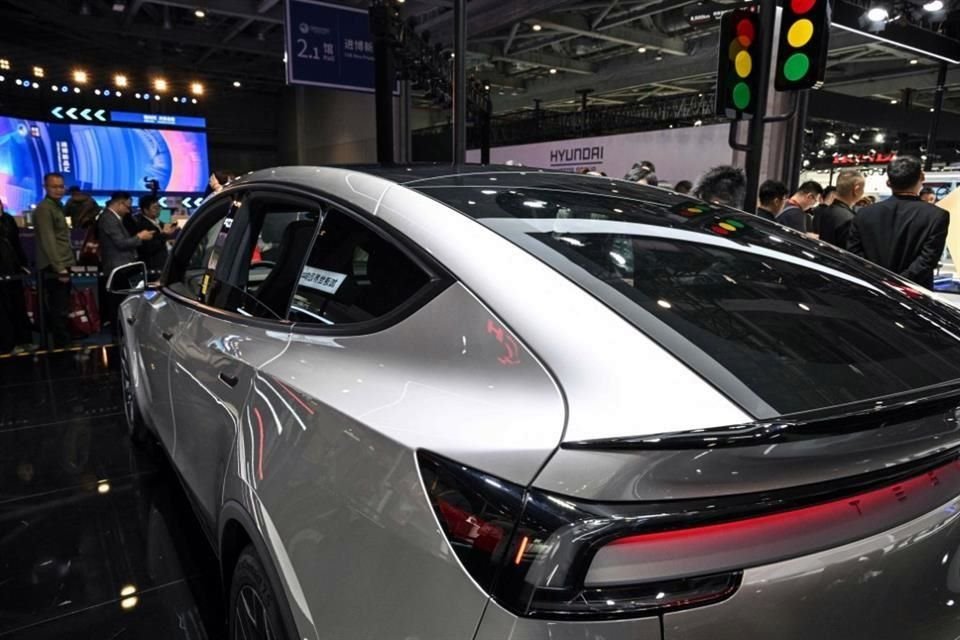 Tesla planea usar la versión estándar de CarPlay, en lugar de la versión Ultra, que permite controlar el cuadro de instrumentos, los asientos y la climatización.