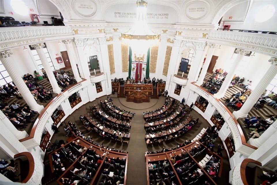 Se trata de una propuesta de reforma que busca modificar la Ley de Austeridad, Transparencia en Remuneraciones, Presentaciones y Ejercicio de los recursos de la Ciudad de México.  