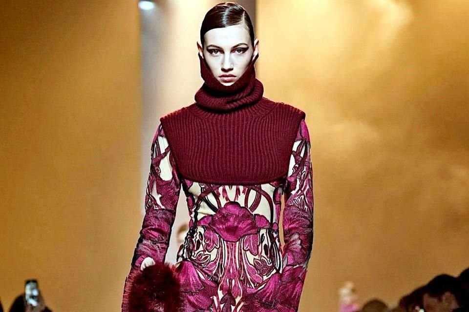 El cálido tono del color vino es ideal para abrazar en las noches frías del otoño. Te decimos cómo portarlo.