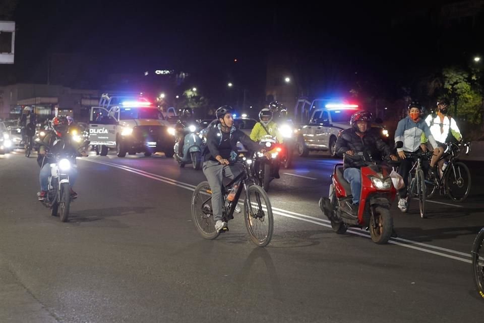 Fueron escoltados por patrullas de Tránsito mientras circulaban por los carriles centrales de Tlalpan. 