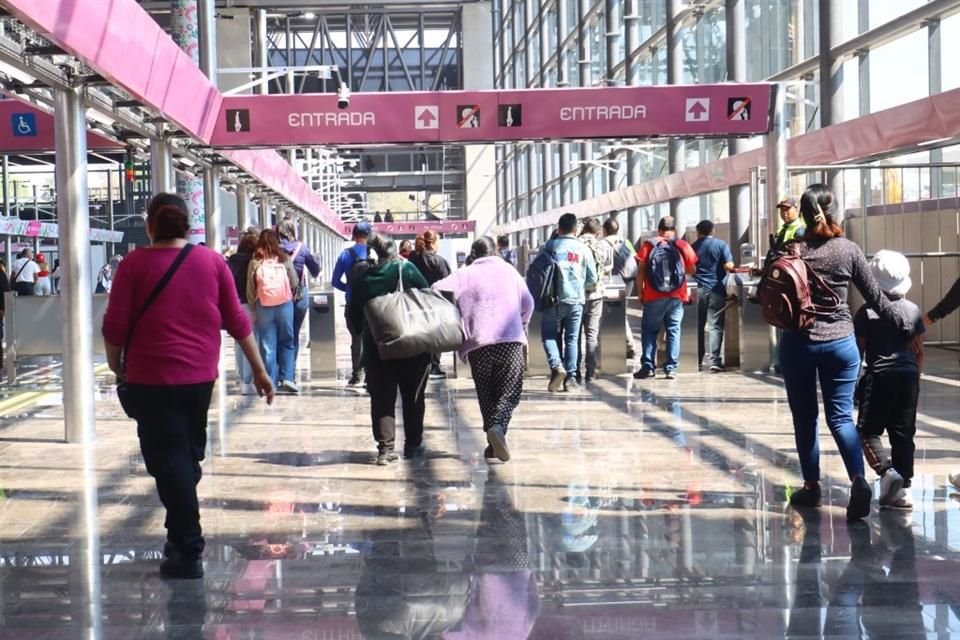 Usuarios señalan que el tiempo es irregular en el traslado.