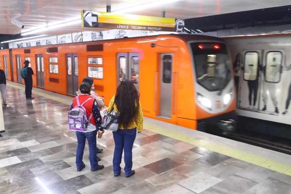 Pasajeros señalaron que, pese a los retrasos, la Línea es la mejor opción de traslado.