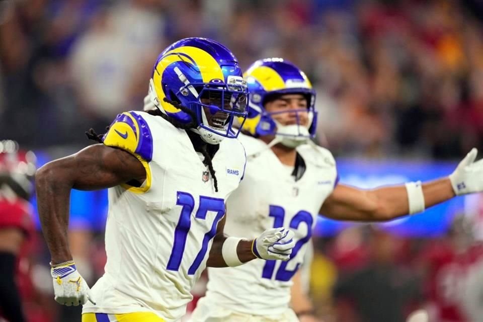 Davante Adams hizo dos recepciones para touchdown y los Rams hicieron todo el trabajo ante Buccaneers en la primera mitad.