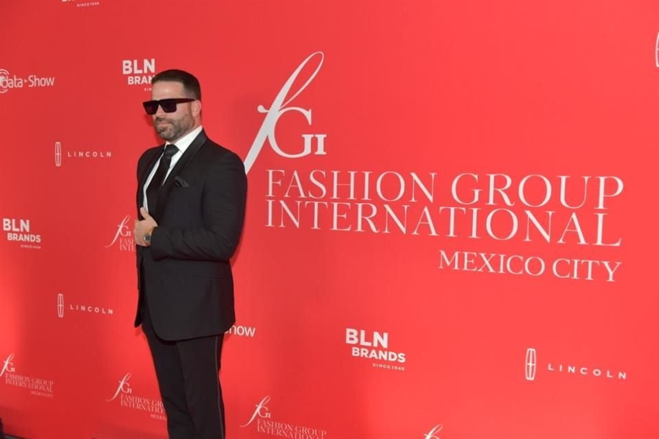 Alejandro Nones recibió el reconocimiento Fashion Men of the Year en la Estrella de Plata 2025.