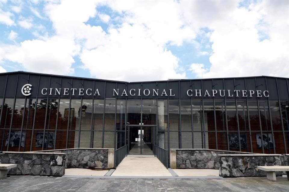 La Cineteca Nacional de Chapultepec reavivó este viernes sus actividades, tras once meses de parálisis.