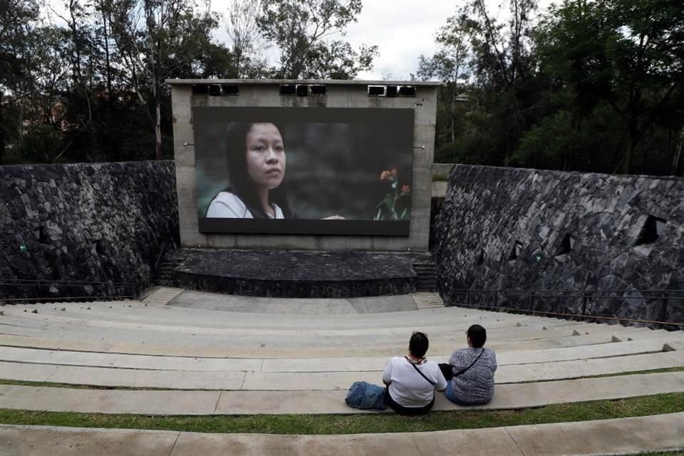 En el foro al aire libre también se puede disfrutar de la programación de la Cineteca Chapultepec.