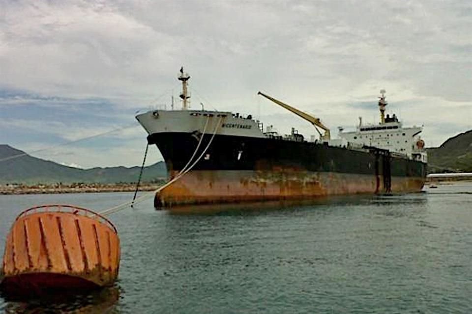 Mientras entidades como la CDMX, Edomex, Nuevo León y Chiapas reportan desabasto de gasolina, Pemex no ha dejado de abastecer a Cuba.