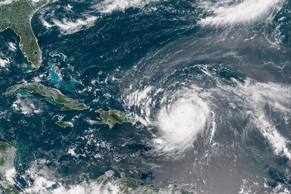 'Erin' se convirtió en un huracán catastrófico de categoría 5, según informó el Centro Nacional de Huracanes de Estados Unidos.