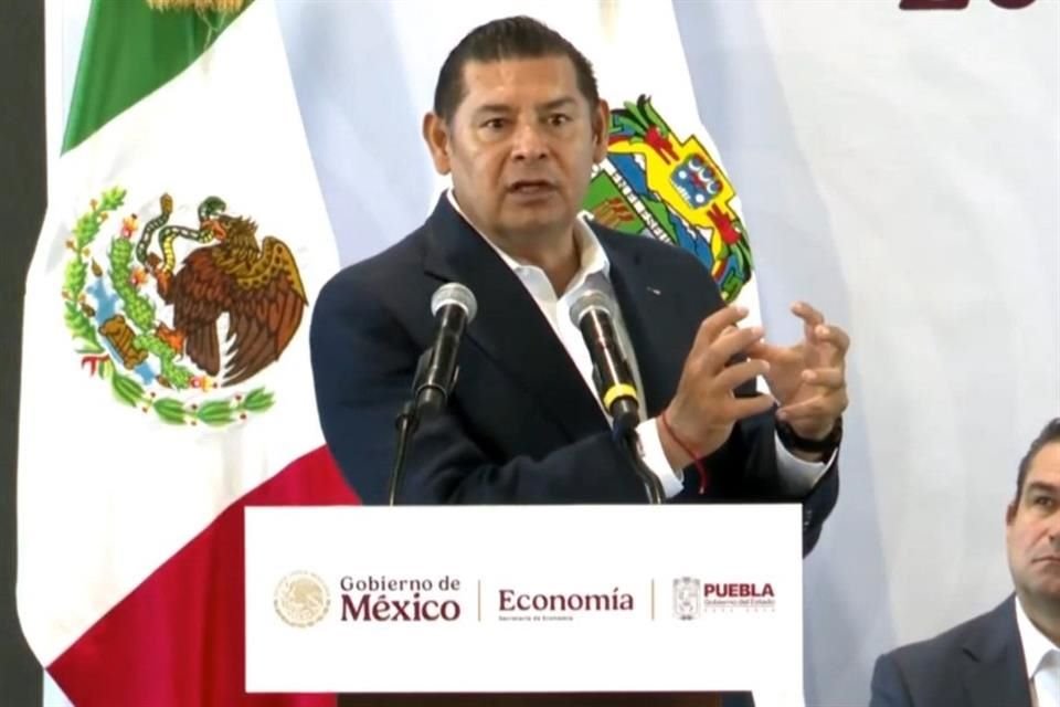 Alejandro Armenta, Gobernador de Puebla, descartó al senador Ignacio Mier como candidato a la gubernatura del estado por ser su primo.