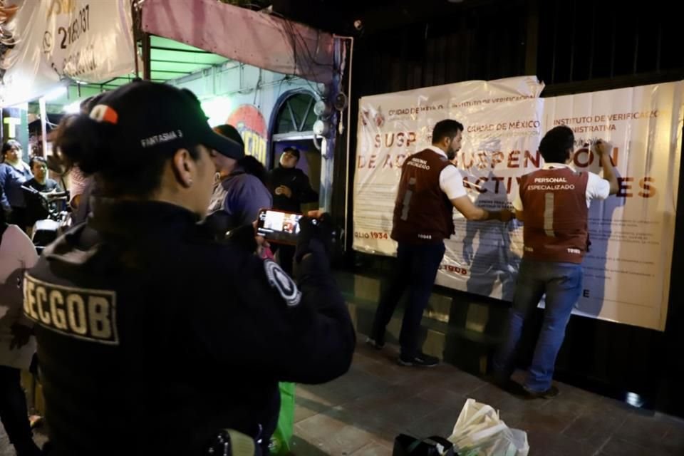 Las visitas de verificación derivan de denuncias ciudadanas por irregularidades como venta de alcohol a menores, exceso de aforo o ruido excesivo.