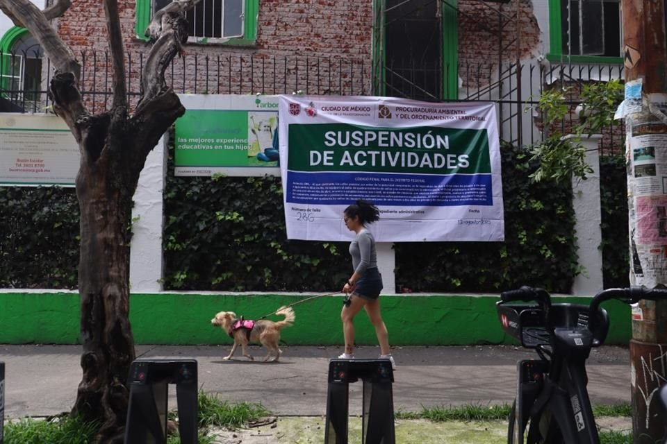 Vecinos han reclamado violaciones al uso de suelo por parte de las construcciones clausuradas.