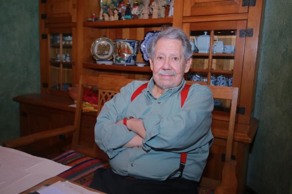 Como parte del tributo a Hiriart, ganador en 2009 del Premio Nacional de Artes en el área de Lingüística y Literatura, la UACM ha publicado el libro conmemorativo 'Diario apócrifo y otros ensayos'.