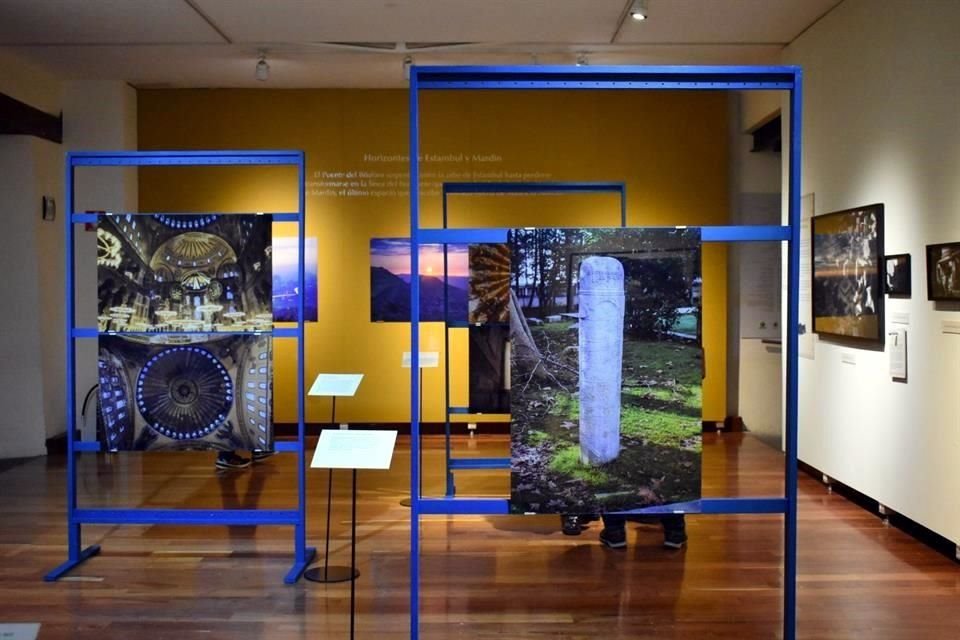 La muestra se compone de casi 20 imágenes captadas por el fotógrafo mexicano en un viaje que emprendió, entre 2023 y 2024, desde la cosmopolita ciudad de Estambul.