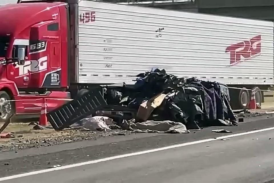 Dos lesionados y nueve víctimas mortales, dos de ellas menores de edad, fue el saldo de un accidente registrado este jueves por la mañana en la autopista Salamanca-León, en Guanajuato.