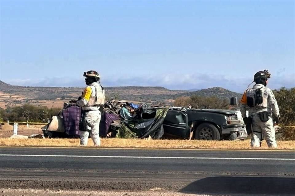 Dos lesionados y nueve víctimas mortales, dos de ellas menores de edad, fue el saldo de un accidente registrado este jueves por la mañana en la autopista Salamanca-León, en Guanajuato.