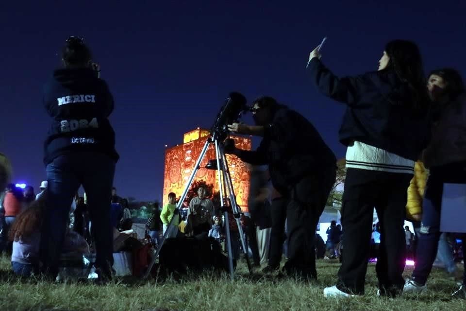 El las Islas de Ciudad Universitaria se colocarán dos observatorios y un espectáculo con drones.