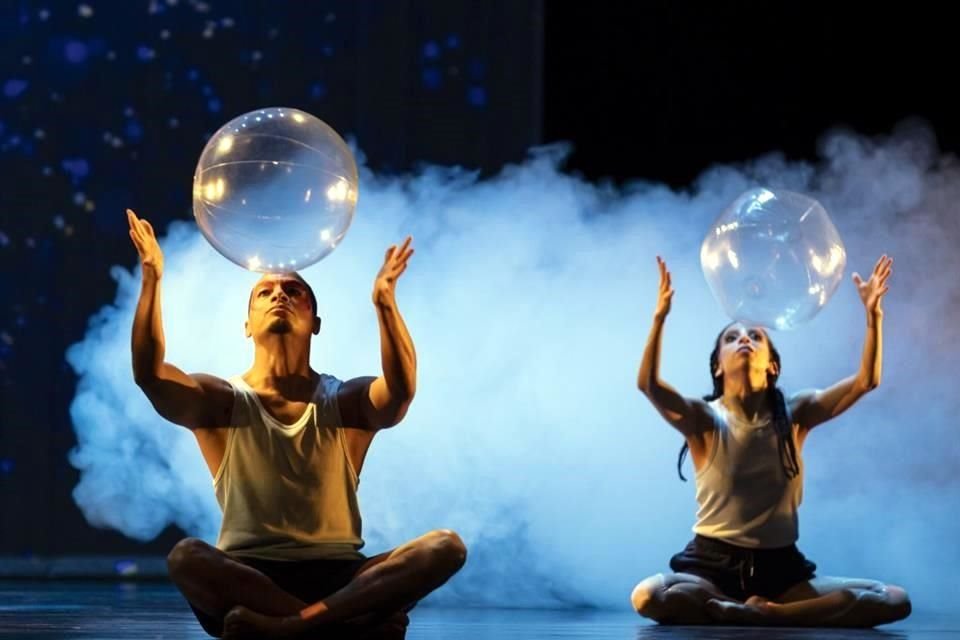 Con más de 15 años de trayectoria, Danza Visual, se ha consolidado como una compañía pionera en la integración de danza, narrativa y recursos digitales para crear experiencias.