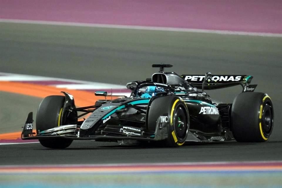 George Russell mantuvo a raya a Lando Norris y se quedó con siete puntos en la carrera Sprint.