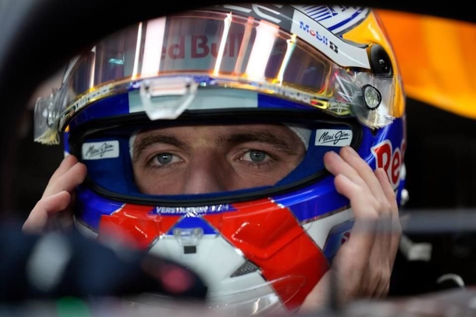 Aunque Max Verstappen batalló, logró ponerse en el tercer puesto por detrás de los McLaren, pero deberá  jugarse todo en la carrera de mañana.