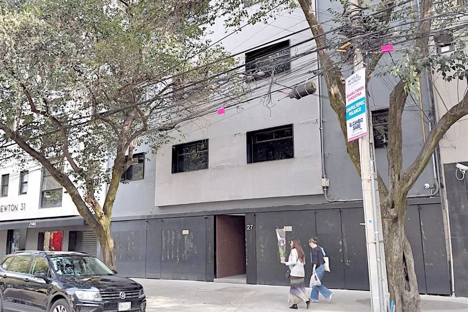 El inmueble cuenta con al menos tres pisos, en los cuales buscan habilitar oficinas y consultorios.