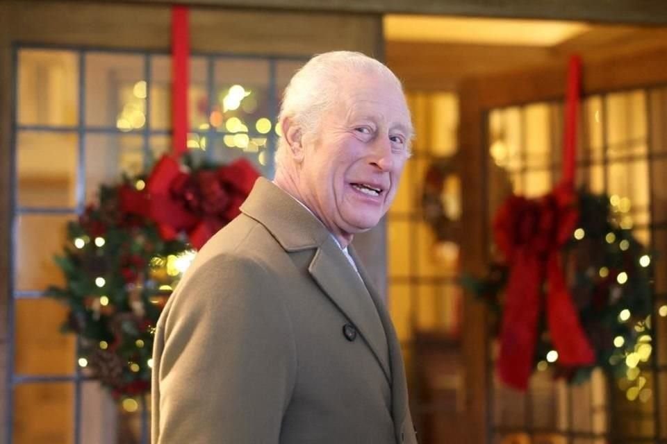 La fundación benéfica del Rey Charles III subastará este diciembre botas navideñas confeccionadas con la tela de sus cortinas reales.