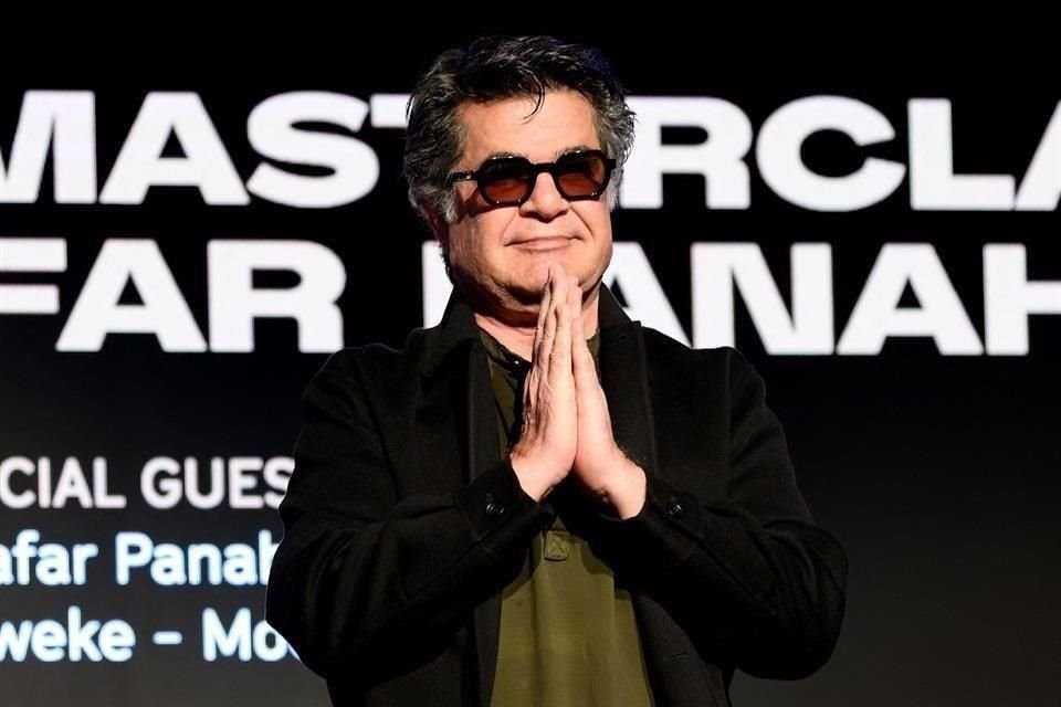 La justicia iraní condenó en ausencia a un año de cárcel al cineasta disidente Jafar Panahi, ganador de la Palma de Oro en Cannes 2025.