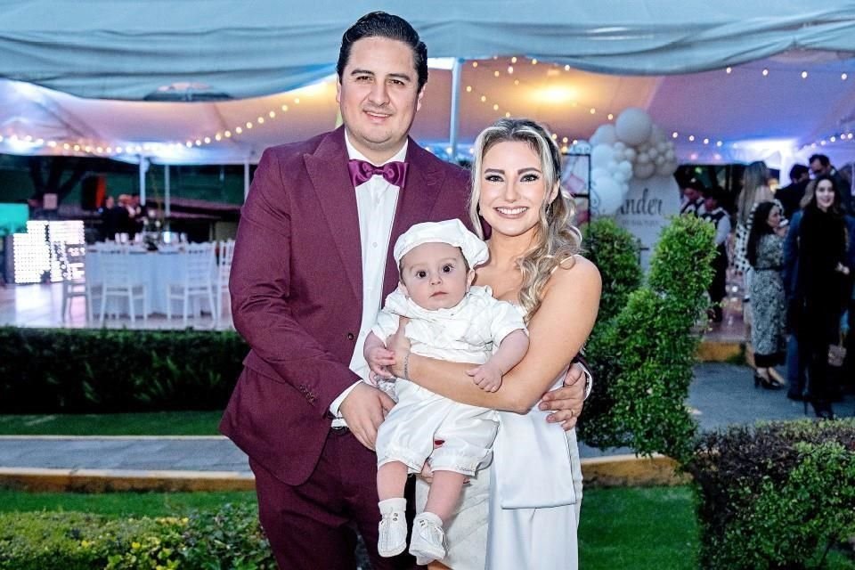 Marcela Espinosa y Ricardo Vera organizan el bautizo de su primogénito, Ander Vera