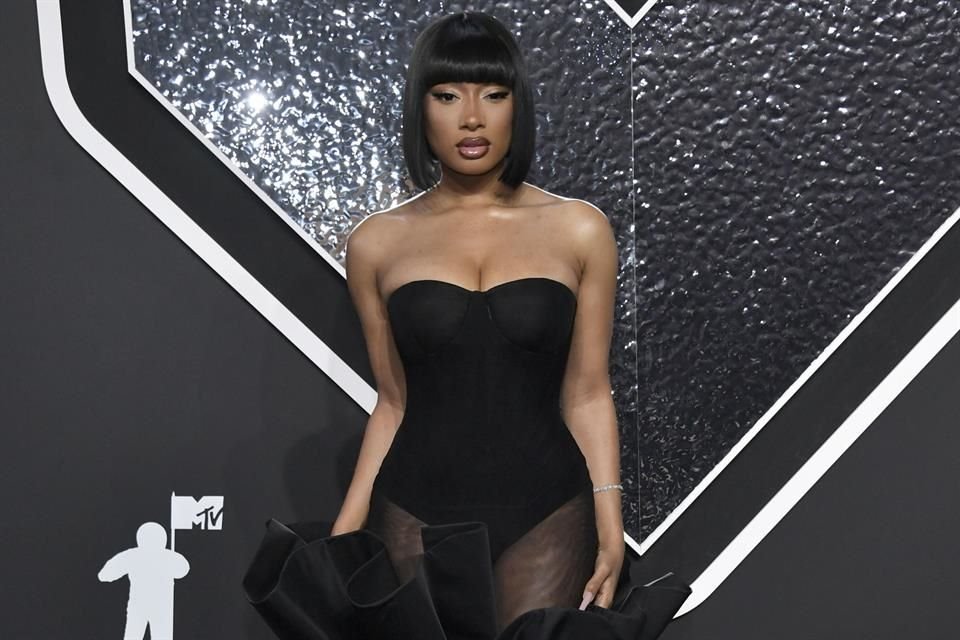 Megan Thee Stallion alegó que Cooper era una 'representante a sueldo' del rapero Tory Lanez y difundió mentiras en su nombre.