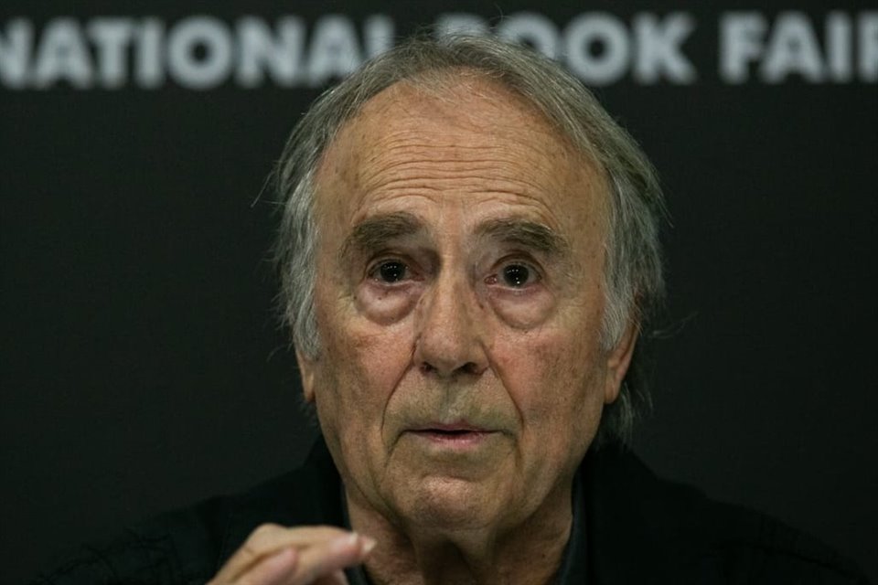 Serrat  llegó esta tarde a la Feria Internacional del Libro de Guadalajara como uno de los protagonista de Barcelona como invitada de honor.