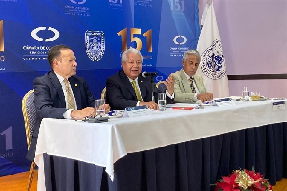 El presidente de la Canaco CDMX, Vicente Gutiérrez, advirtió sobre la expansión de estos giros en el Centro Histórico.