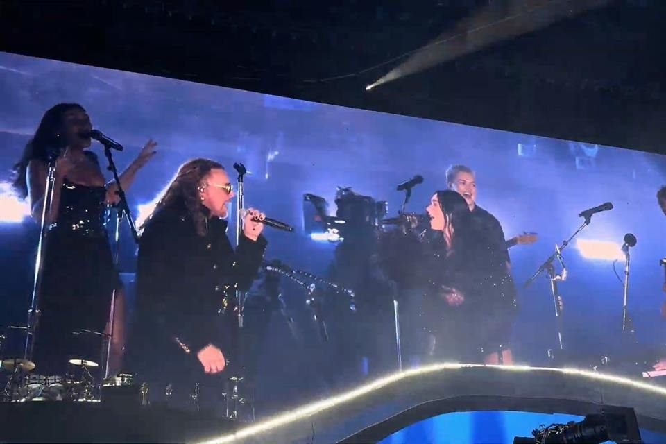 Fher, líder de Maná, sorprendió como invitado especial de Dua Lipa en el segundo concierto de la cantante en la CDMX.