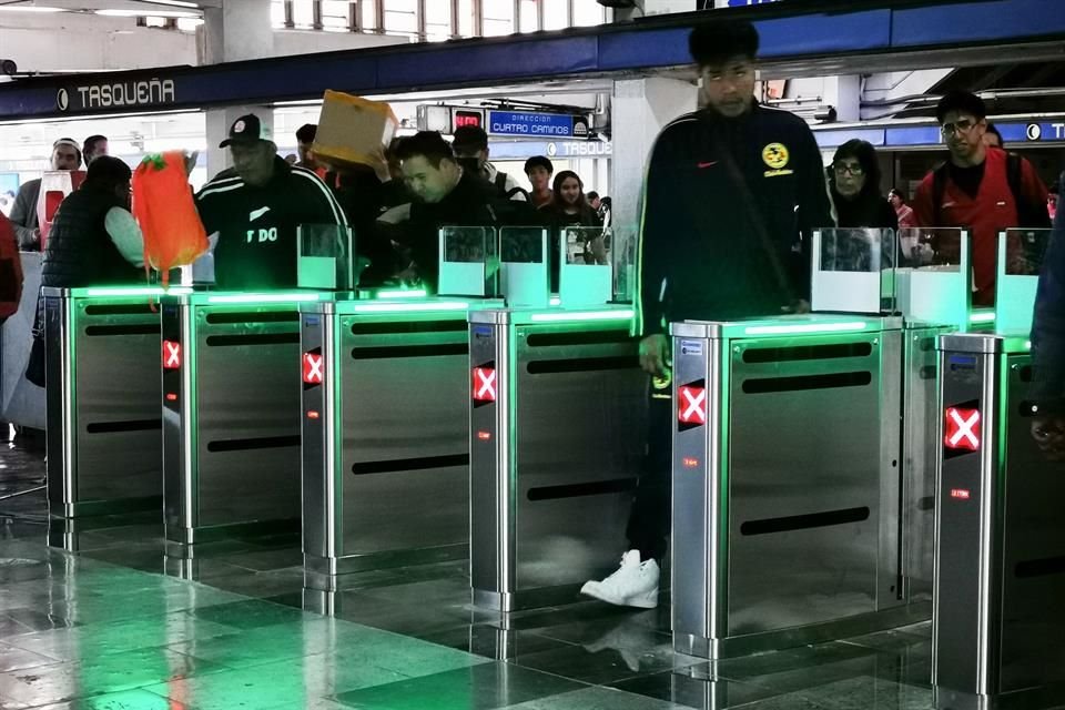 NUEVO ASPECTO. Las garitas con puertas de cristal fueron instaladas la semana pasada.