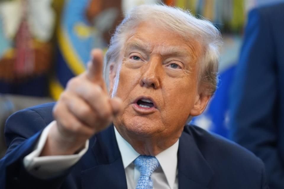 El comentario aludió a la controversia en la que Donald Trump se autoproclamó 'Rey' en su cuenta de Truth Social.