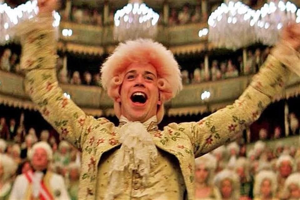 Pistek ganó el Óscar a mejor diseño de vestuario por Amadeus, cinta filmada en Checoslovaquia y ganadora de varios premios de la Academia.