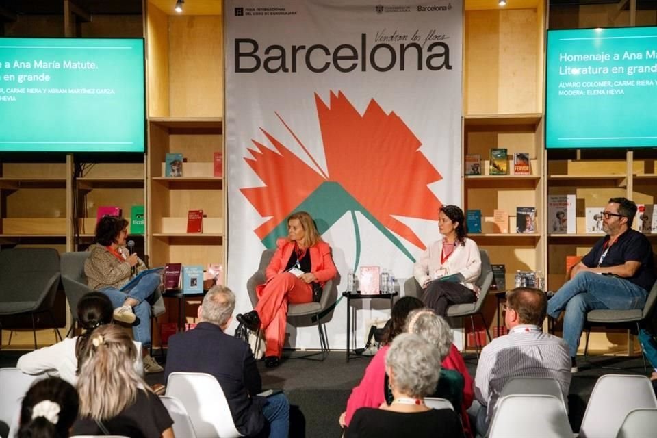 El homenaje a Ana María Matute se realizó en el Pabellón de Barcelona en la  FIL de Guadalajara.
