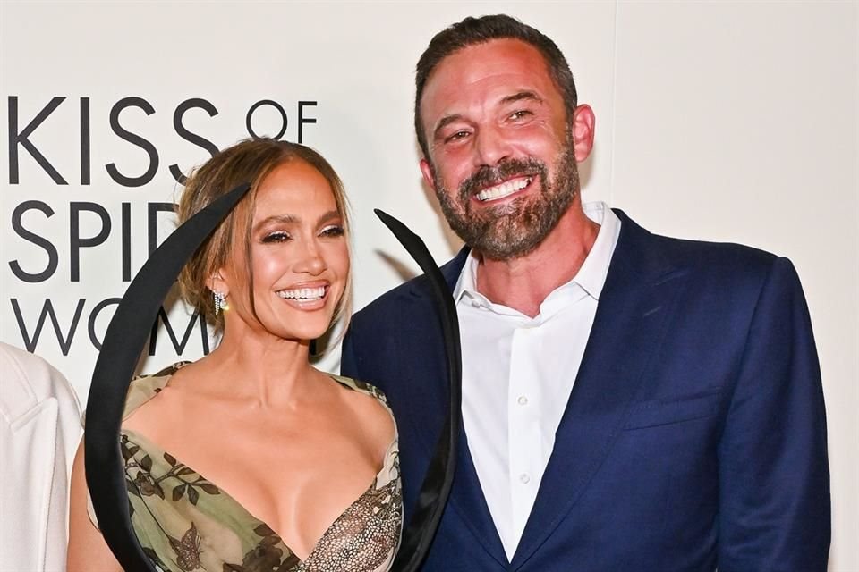 Aunque la relación terminó oficialmente cuando López solicitó el divorcio en agosto de 2024, la tinta permaneció visible durante meses.