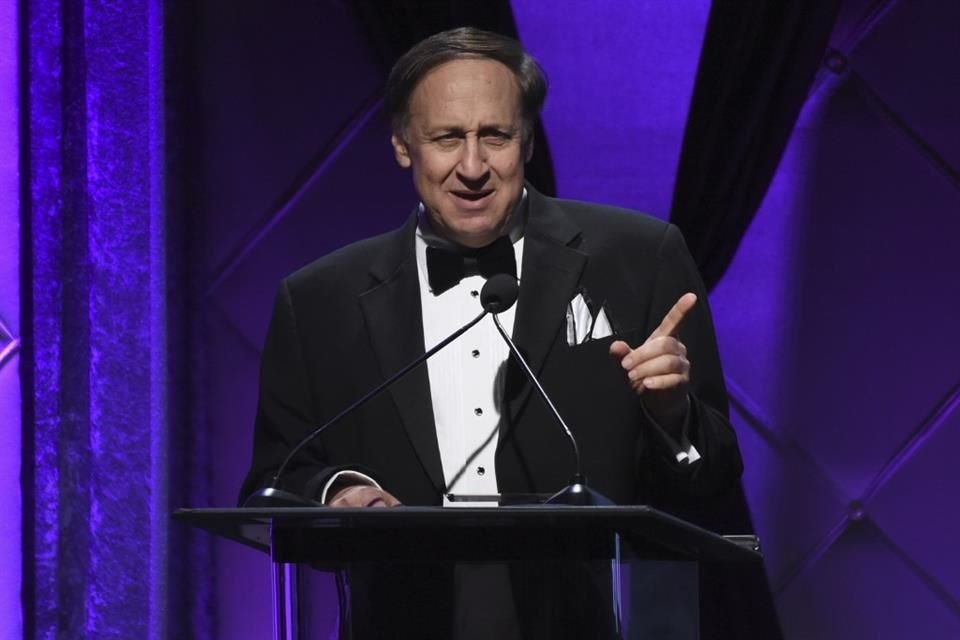 Adam Aron, de 71 años, continuará como CEO de la cadena de cines mundial AMC Entertainment, pese a haber sufrido un derrame cerebral.