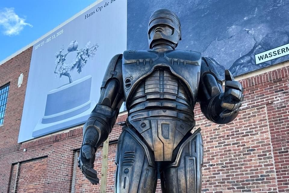 Luego de 15 años de propuestas, aplazamientos y promesas rotas, la ciudad de Detroit, en EU, finalmente develó una estatua de 'RoboCop'.