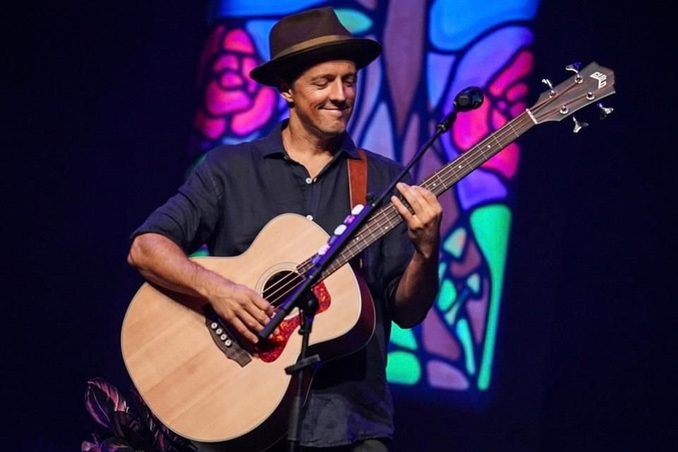 El intérprete, de 48 años, continúa construyendo su legado en la música, siempre queriendo compartir sus experiencias de vida y la humanidad en cada una de ellas.