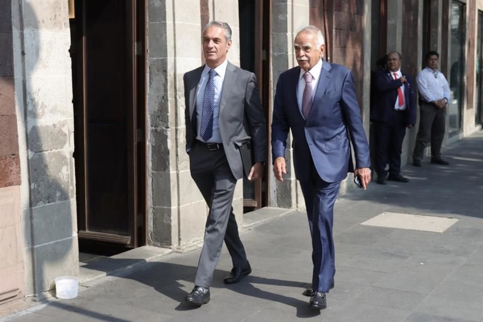 Empresarios como Carlos Slim Domit, presidente del Consejo de Administración del Grupo Sanborns formaron parte de la reunión con la Presidenta Claudia Sheinbaum.