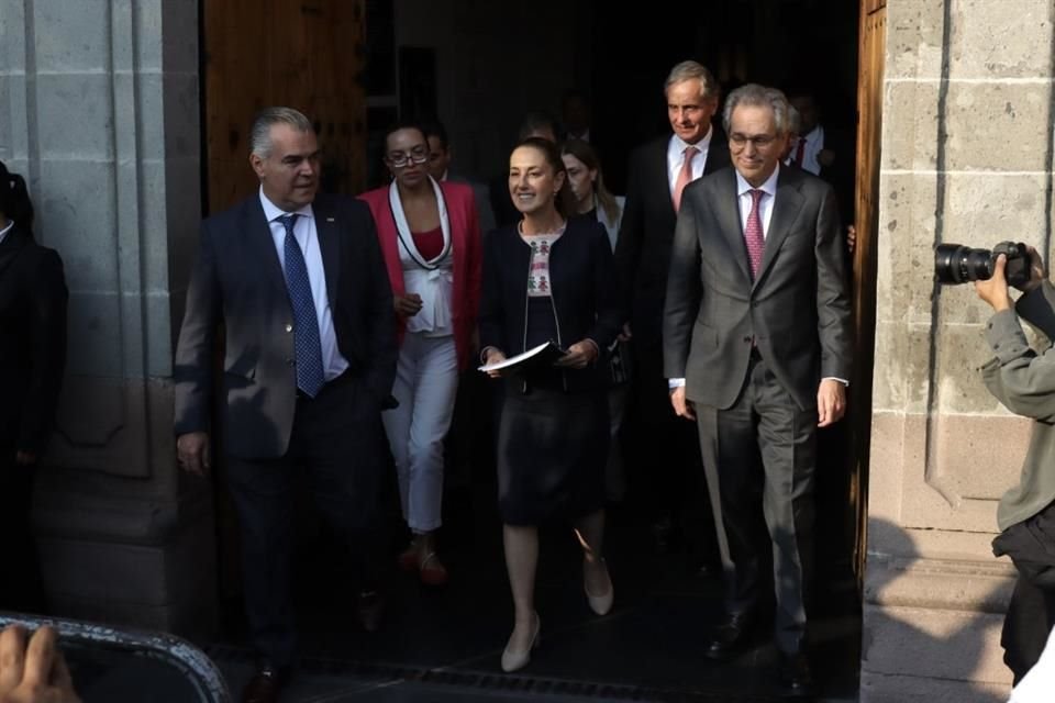 Empresarios del Consejo Mexicano de Negocios (CMN) presentaron a la Presidenta Claudia Sheinbaum 38 proyectos de infraestructura a desarrollar para el próximo año.