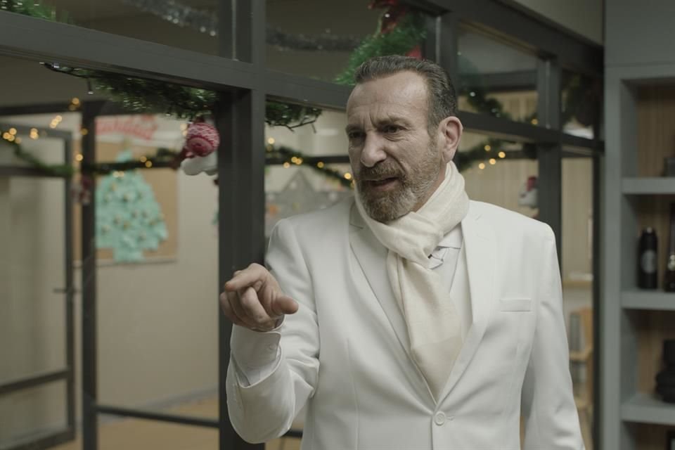 Dirigido por Chava Cartas, este especial lleva a la pandilla a su lugar de trabajo donde tienen que superar su meta de ventas en medio de enredos y confusiones.