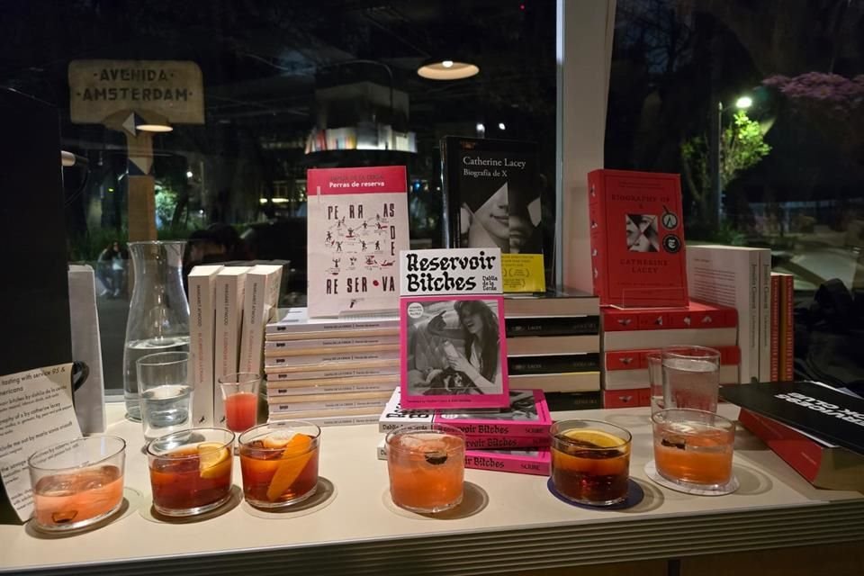 En el cierre de su 'Radical Optimism Tour', Dua Lipa organizó un 'book tasting' en la librería La Americana, de la Colonia Condesa, en CDMX.