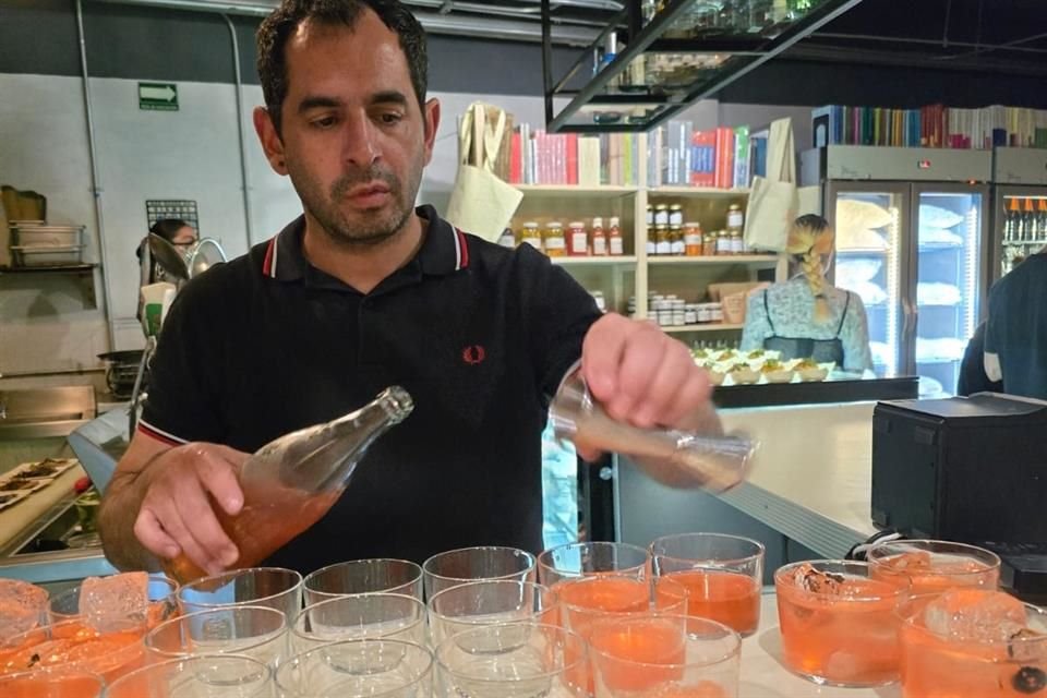 Los invitados fueron suscriptores del Book Club Service95, club de lectura de la cantante de 'Levitating' en el que mensualmente ella promueve libros.