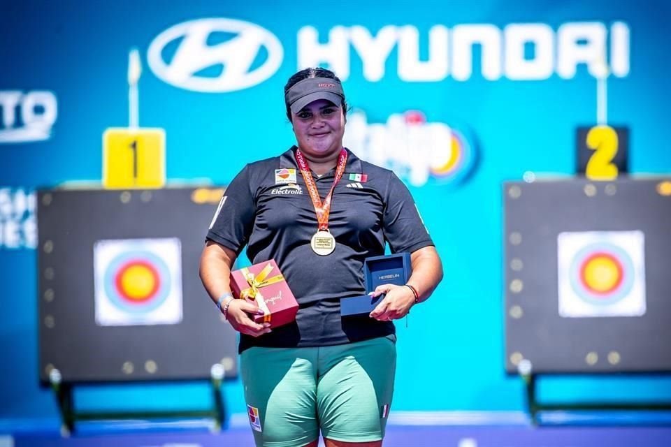 La campeona mundial mexicana Andrea Becerra encabeza el ranking del orbe de arco compuesto.