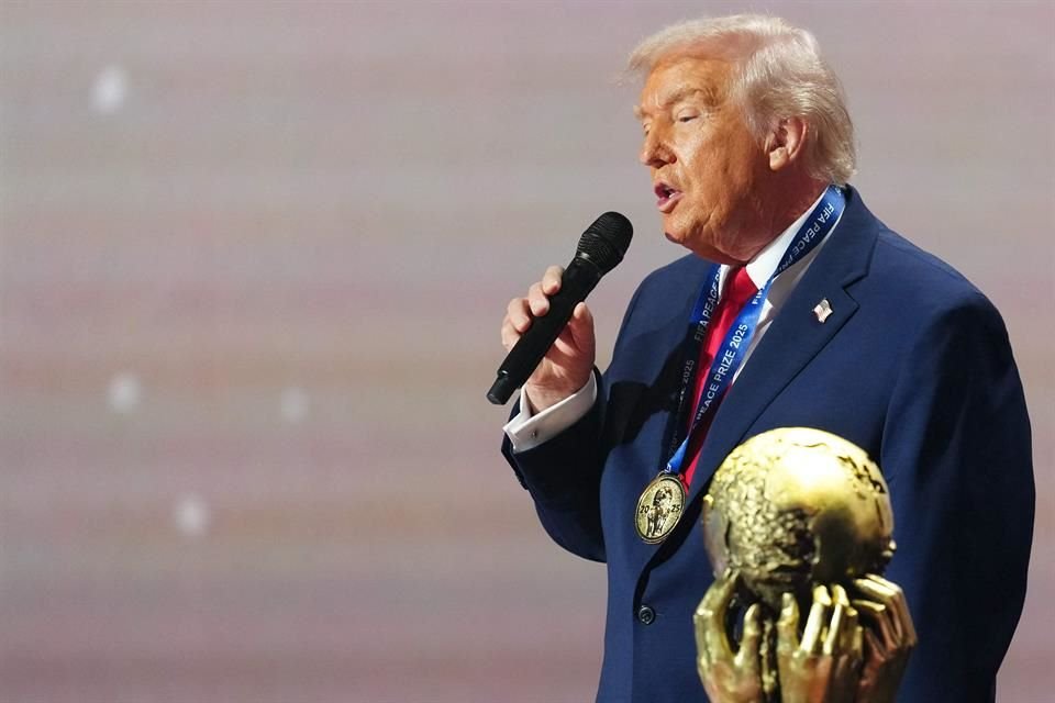 Trump agradece el reconocimiento que le otorgó la FIFA, y dice que ha logrado salvar millones de vidas.